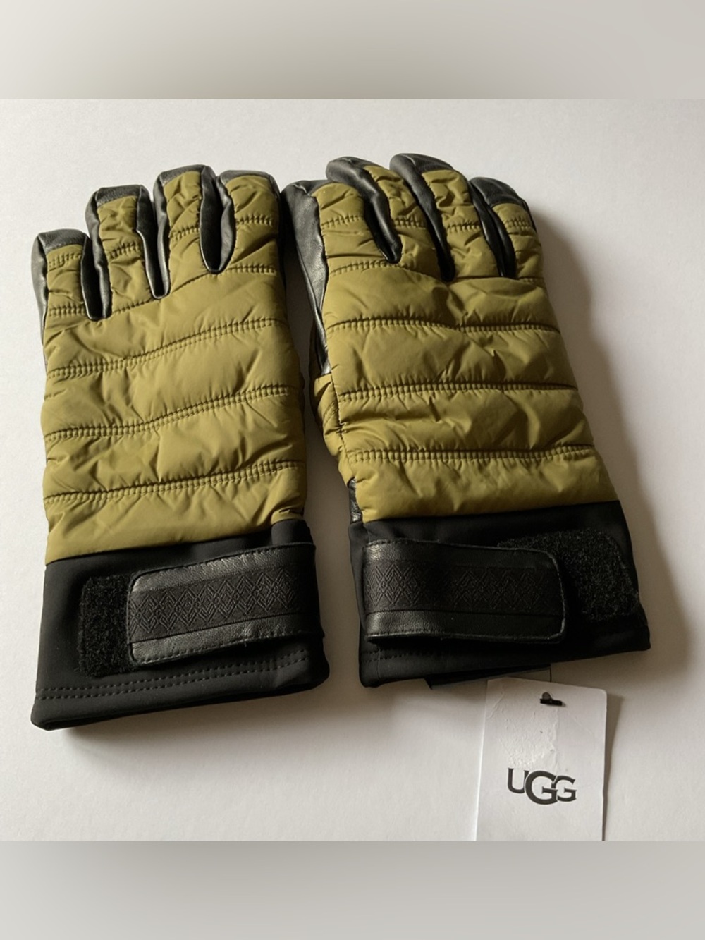 UGG MENS ALL WEATHER TASMAN STRAP GLOVE GLOVES SAPLING GREEN SIZE LARGE NWT